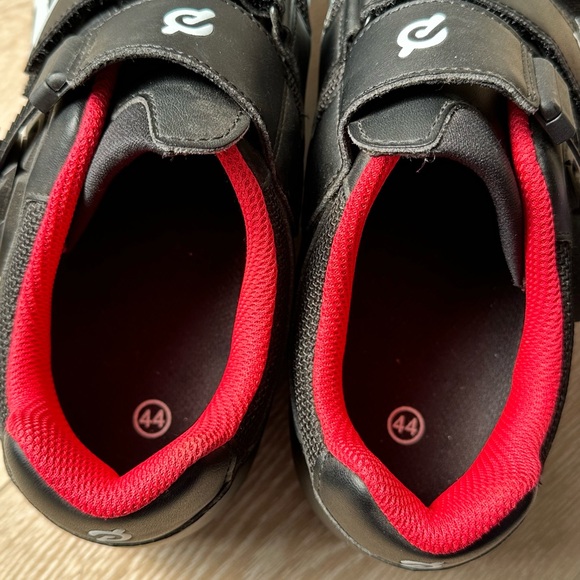 Peloton Black and Red Cycling Shoes - Picture 4 of 4